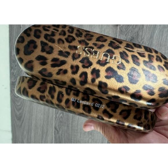 GUESS Hard Leopard Print Glasses Case - Picture 5 of 6